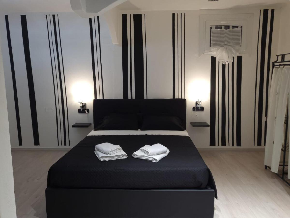 Come Per Incanto Rooms Bosa Esterno foto